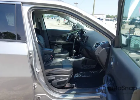 2019 Jeep Compass Latitude Fwd из США, поврежденный, VIN 3C4NJCBB0KT637642